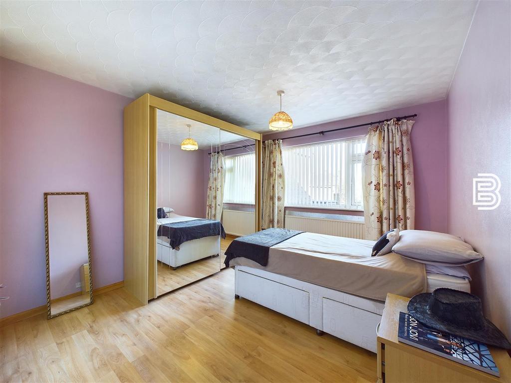 Bedroom 1.jpg