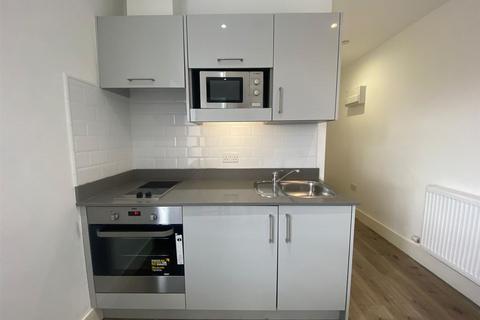 Studio to rent, Luminaire Apartments, Kilburn High Road, London