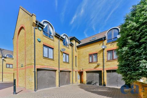 2 bedroom flat to rent, Welland Mews, London E1W