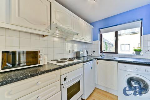 2 bedroom flat to rent, Welland Mews, London E1W