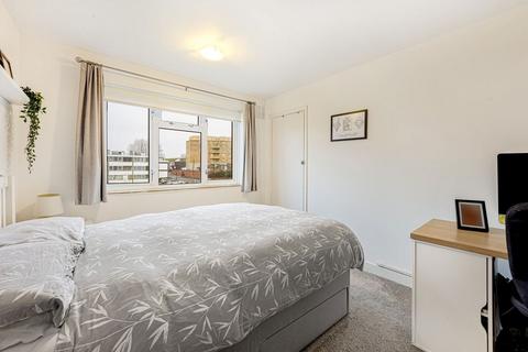 2 bedroom flat for sale, Field Lane, Brentford TW8