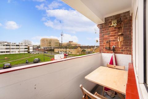 2 bedroom flat for sale, Field Lane, Brentford TW8