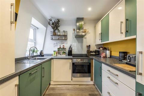 2 bedroom flat for sale, Scarborough Street, London E1