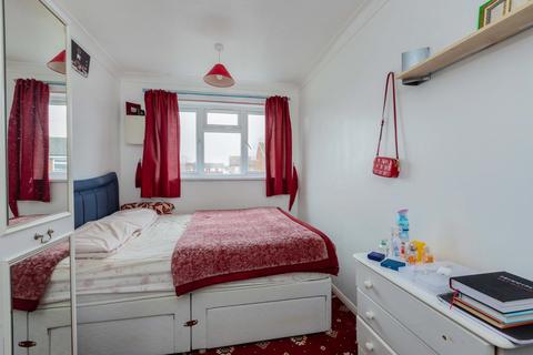 10 Pepys Close, Slough, SL3 8QD