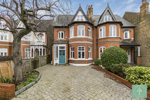 86 The Mall, London, N14 6LP