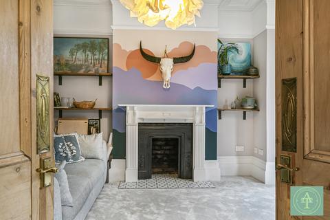 86 The Mall, London, N14 6LP