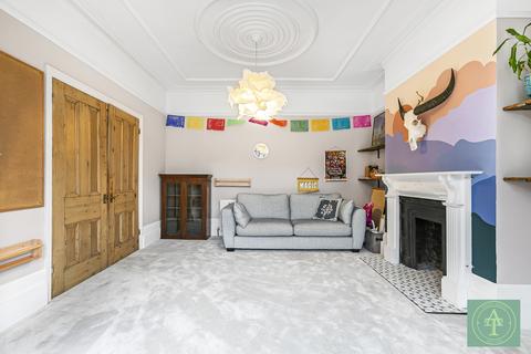 86 The Mall, London, N14 6LP