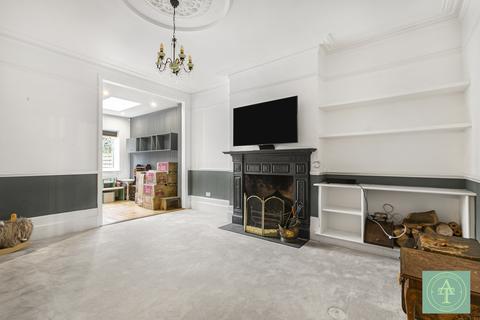 86 The Mall, London, N14 6LP