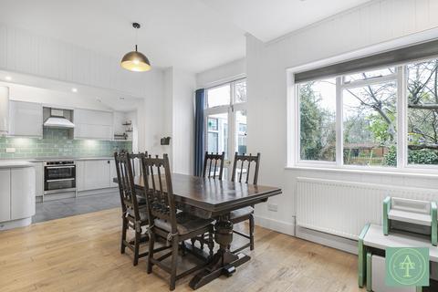 86 The Mall, London, N14 6LP