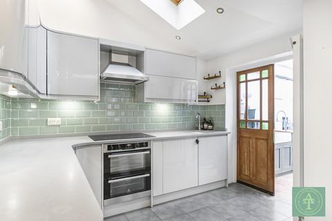 86 The Mall, London, N14 6LP