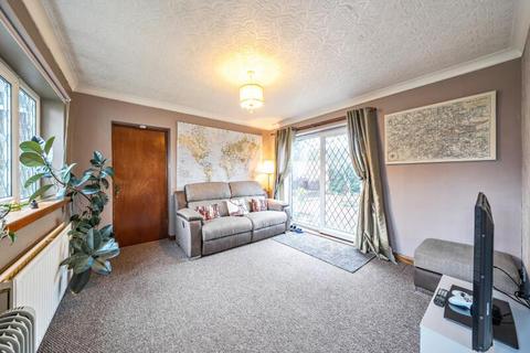 2 Stuart Grove, Thorpe Willoughby, Selby, YO8 9NR