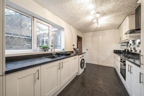 2 Stuart Grove, Thorpe Willoughby, Selby, YO8 9NR