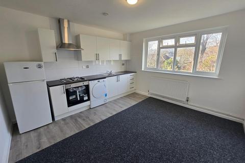 3 bedroom house to rent, Hambledon Gardens, London