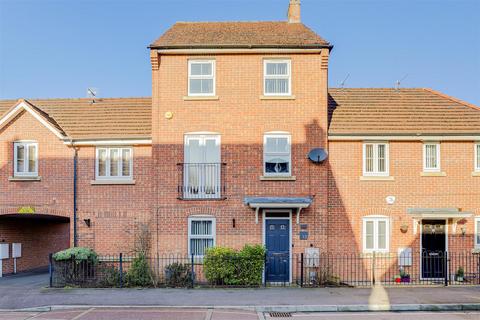 4 bedroom townhouse for sale, Griffiths Way, Hucknall NG15