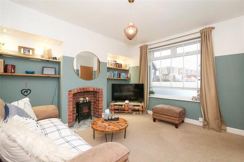 25 Fieldhead Road, Guiseley, Leeds, LS20 8DT