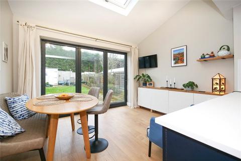 25 Fieldhead Road, Guiseley, Leeds, LS20 8DT