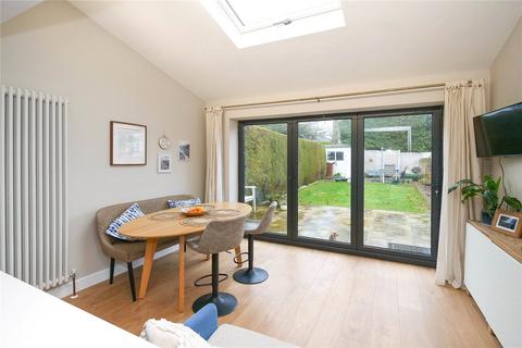 25 Fieldhead Road, Guiseley, Leeds, LS20 8DT