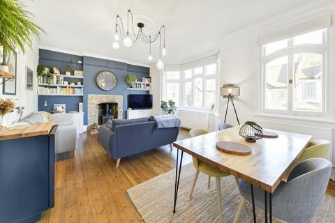 3 bedroom flat for sale, Fernwood Avenue, London SW16