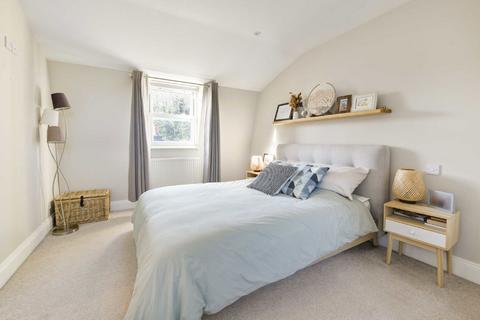 3 bedroom flat for sale, Fernwood Avenue, London SW16