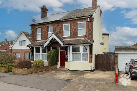 3 bedroom semi-detached house for sale, Hillcrest Road, Horndon-On-The-Hill SS17