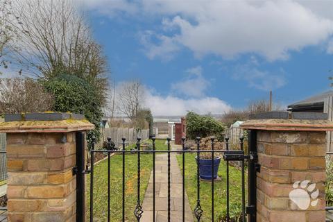 3 bedroom semi-detached house for sale, Hillcrest Road, Horndon-On-The-Hill SS17