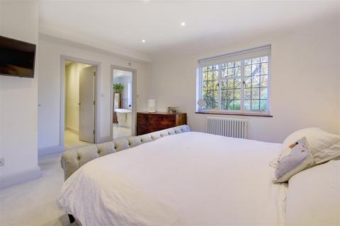 3 bedroom terraced house for sale, Sutcliffe Close, NW11