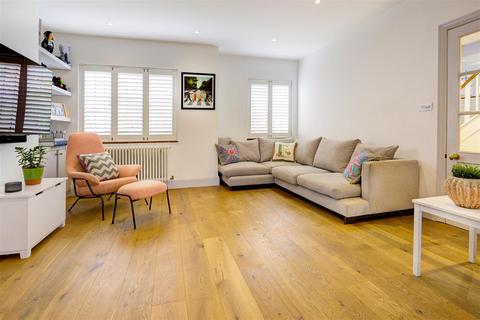 3 bedroom terraced house for sale, Sutcliffe Close, NW11