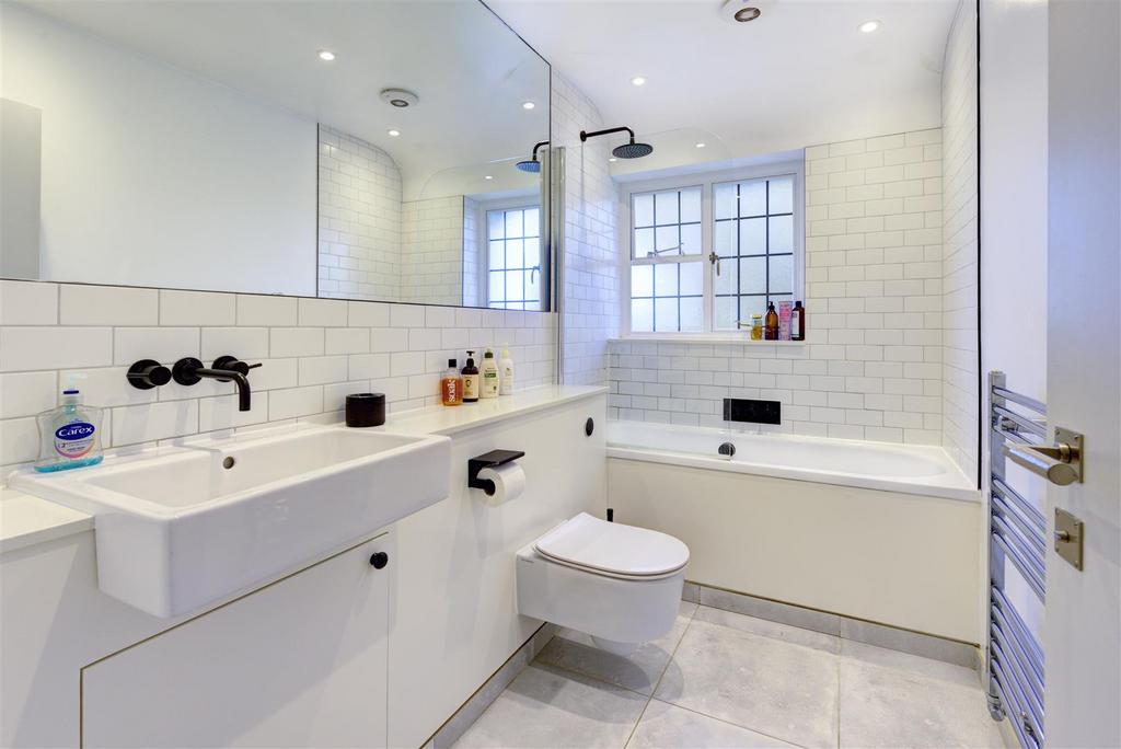 D0298 8 sutcliffe close family Bath.jpg