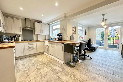 70 Buckingham Way, Frimley, Camberley, GU16 8XP