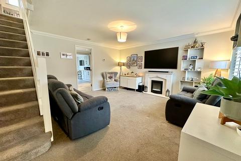 70 Buckingham Way, Frimley, Camberley, GU16 8XP