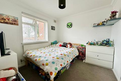 70 Buckingham Way, Frimley, Camberley, GU16 8XP