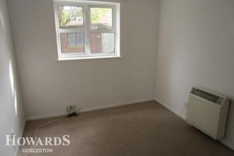 1 bedroom flat for sale, Lowestoft Road, Gorleston