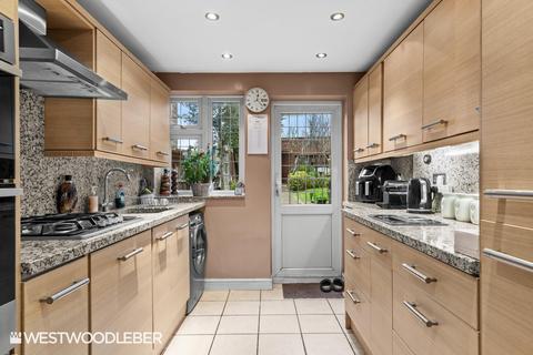 2 Pecks Hill, Nazeing, Waltham Abbey, EN9 2NY