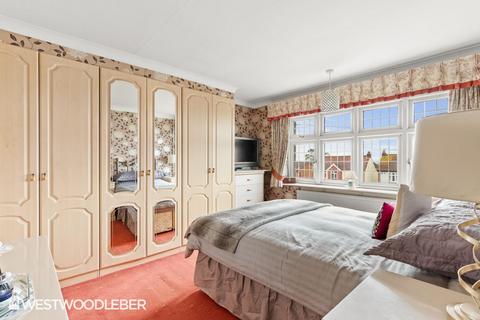 2 Pecks Hill, Nazeing, Waltham Abbey, EN9 2NY