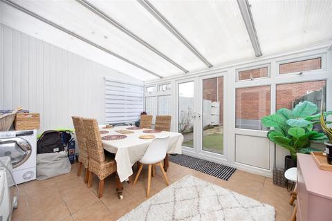 24 Brookmead, Southwick, Trowbridge, BA14 9QJ