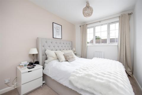 24 Brookmead, Southwick, Trowbridge, BA14 9QJ