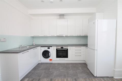 2 bedroom flat to rent, Green Lanes, Palmers Green, London N13