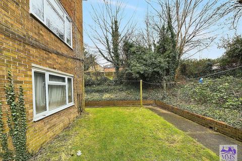 2 bedroom flat for sale, Cordelia Crescent, Rochester