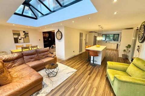 39 Aylesbury Close, Tytherington, Macclesfield, SK10 2LE