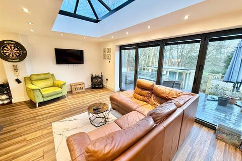 39 Aylesbury Close, Tytherington, Macclesfield, SK10 2LE
