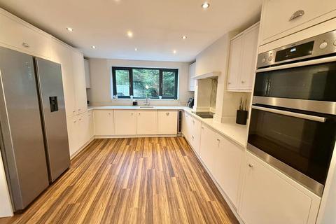 39 Aylesbury Close, Tytherington, Macclesfield, SK10 2LE