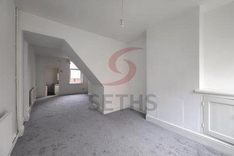 2 bedroom terraced house to rent, Hawthorne Street, Leicester LE3