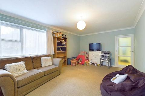 2 bedroom ground floor flat for sale, Wentworth Court, Downview Road, Worthing, BN11