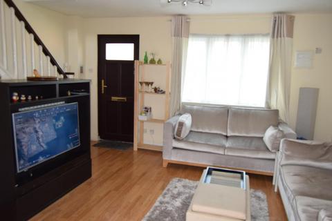 3 bedroom semi-detached house to rent, Heathlands Way, Hounslow