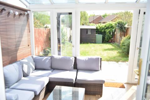 3 bedroom semi-detached house to rent, Heathlands Way, Hounslow