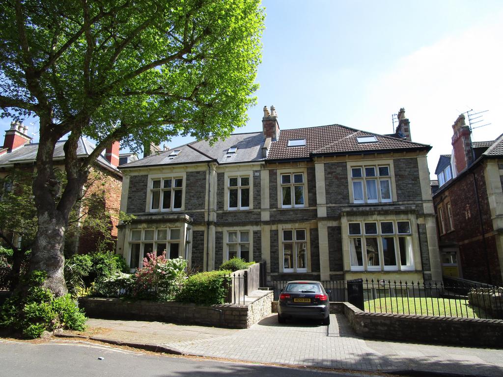 St Johns Road, Bristol BS8 4 bed apartment - £3,325 pcm (£767 pw)