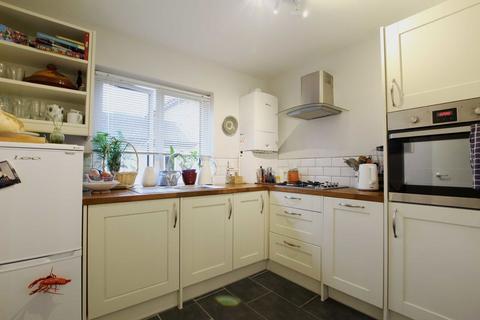 1 bedroom flat to rent, Ivybridge Close, Twickenham TW1