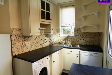 2 bedroom maisonette to rent, Inverness Avenue, Enfield EN1