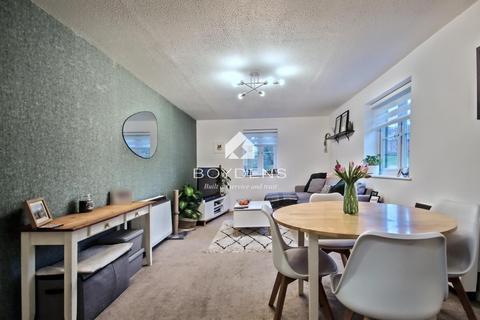 1 bedroom apartment for sale, Kings Meadow Court, Coggeshall Road, Colchester CO5