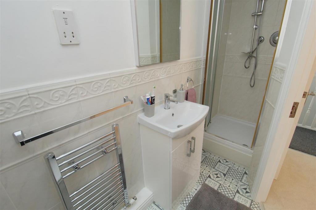 Ensuite1.JPG